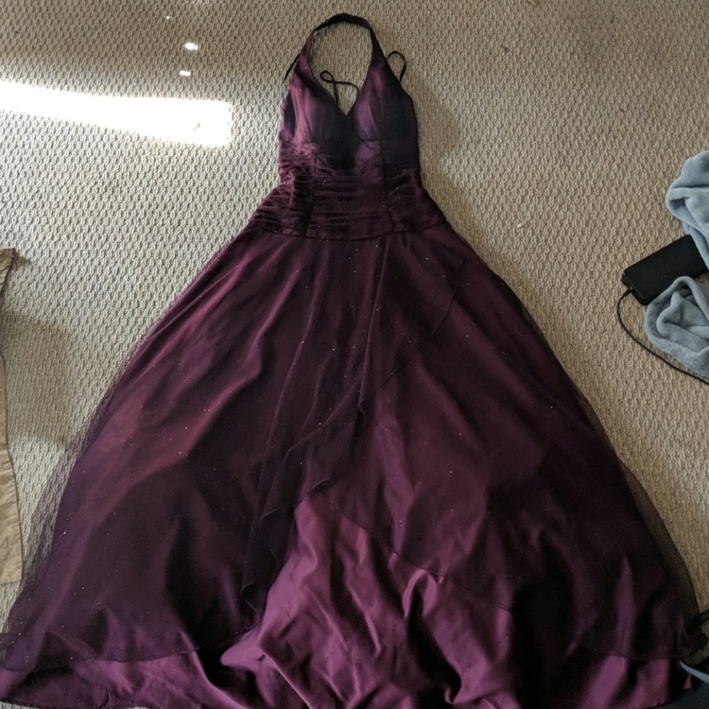 BEAUTIFUL Masquerade Maroon Evening Gown sz. 9/10